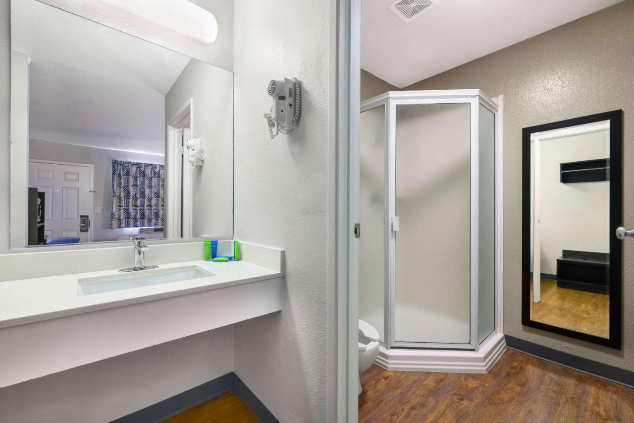 Motel 6-Kirkland, Wa - North เคิร์กแลนด์ ภายนอก รูปภาพ